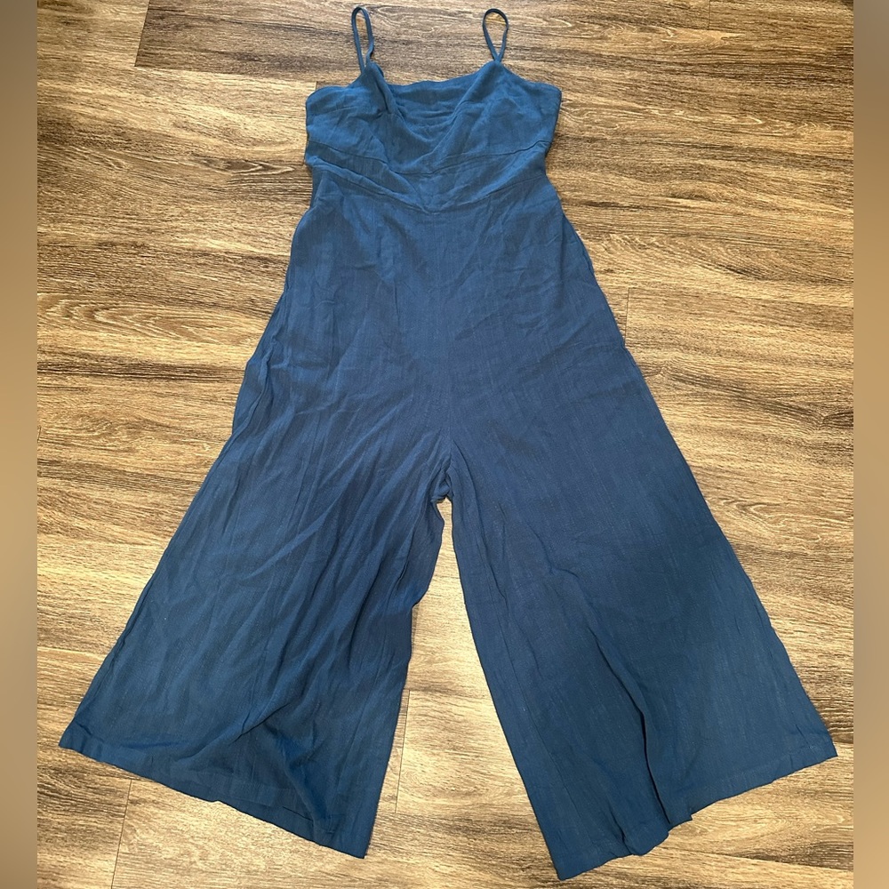 Women’s jump suit.